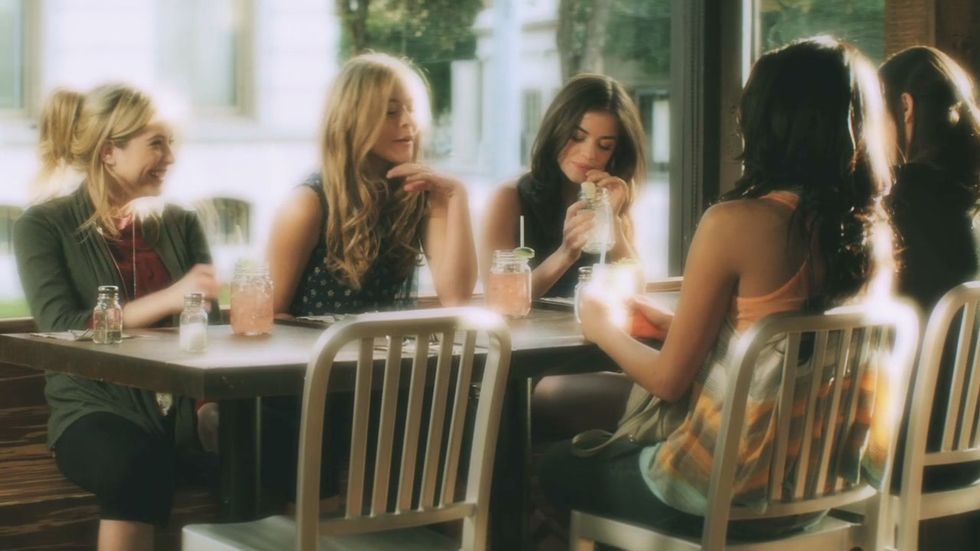 Reasons Your Group Of Friends Are Basically The 'Pretty Little Liars'