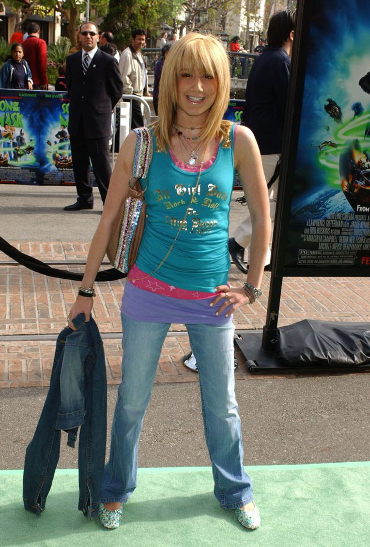 Dress Over Jeans Trend From the 2000s