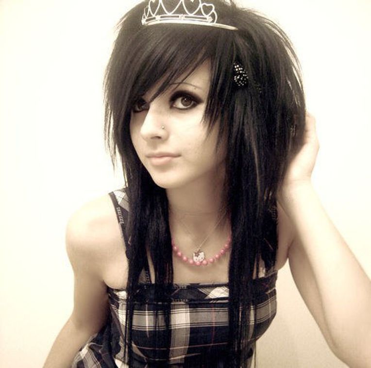 sté on X: Tavam falando de emo/scene kid na timeline, lembrei da época que  eu picotava o cabelo e brincava com esse estilo. Tinha uns 15/16 anos  nessas fotos. E sem brincadeira