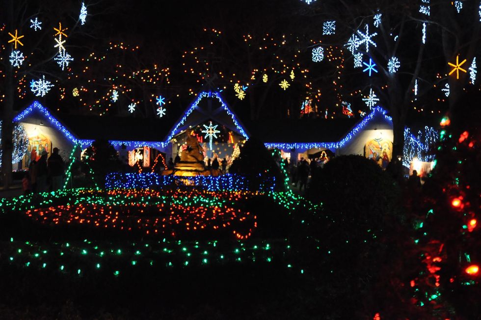 10 Christmas Light Displays In Rhode Island And Massachusetts You Have To See To Believe