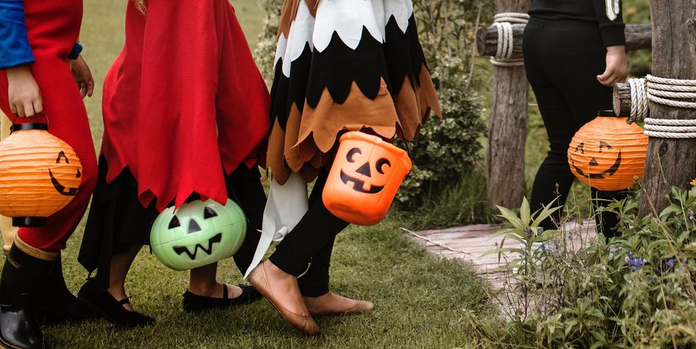 SPOOKY HALLOWEEN HOSTESS GIFTS & THE EASIEST COSTUME EVER — Me and Mr. Jones