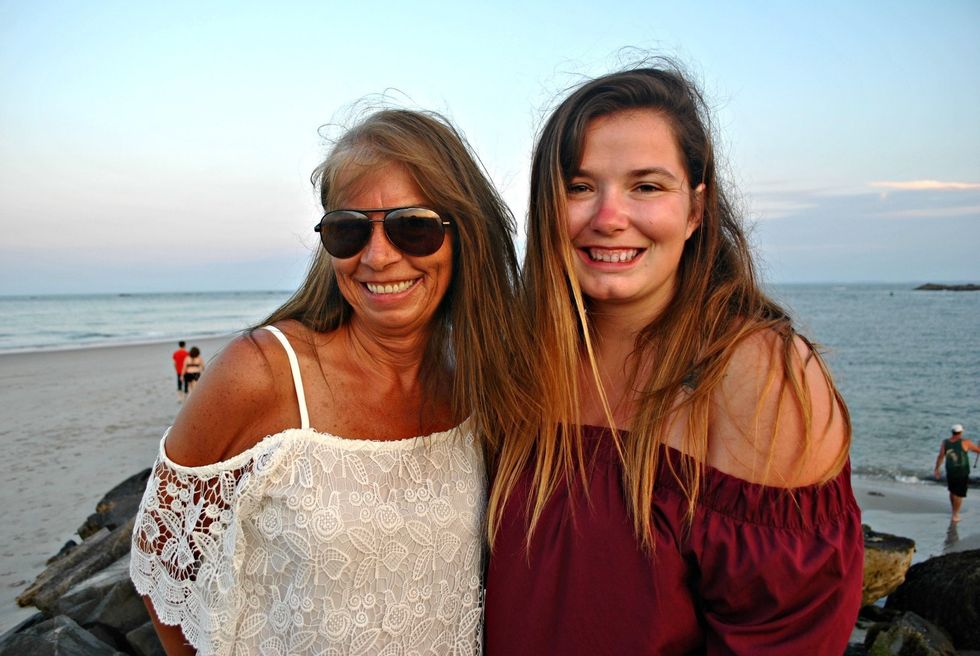 10 Reasons College Girls Always Call Their Moms 7 Days A Week