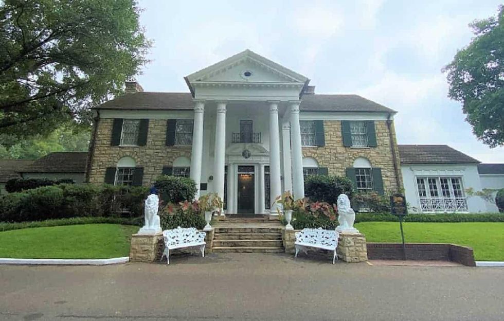 Why should you visit Graceland Mansion once in life if you are a fan of Elvis Presley?