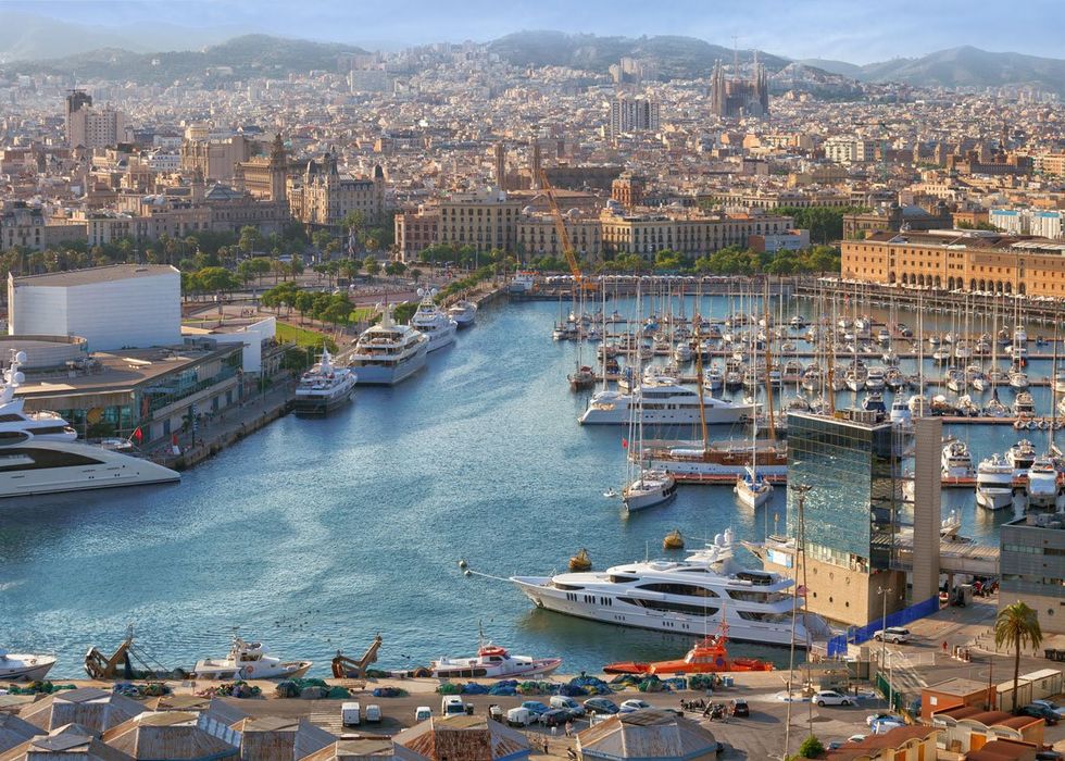 Setting Sail for Barcelona: The Top Benefits of Choosing a Yacht Charter in this Stunning Spanish Destination