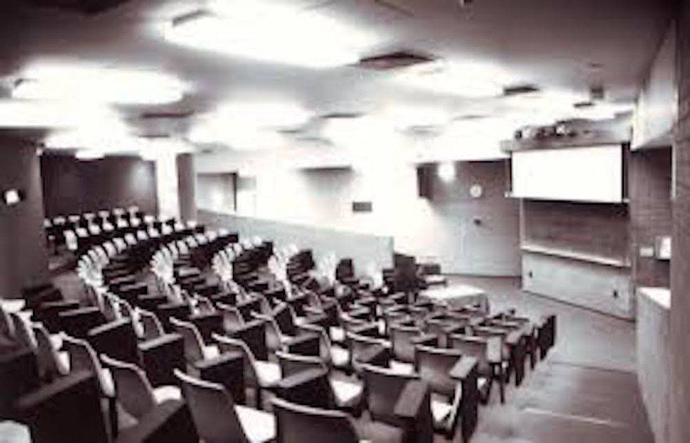 7 Things All College Students Think About During A Lecture