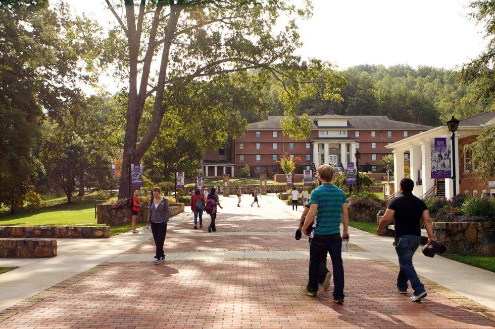 30 Thoughts Every College Girl Has On A Daily Basis While On Campus