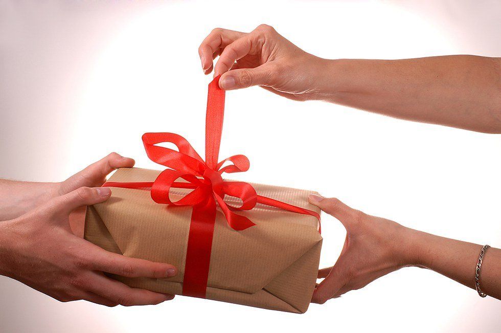 10 Simple and Easy Gift Ideas For Your Secret Santa