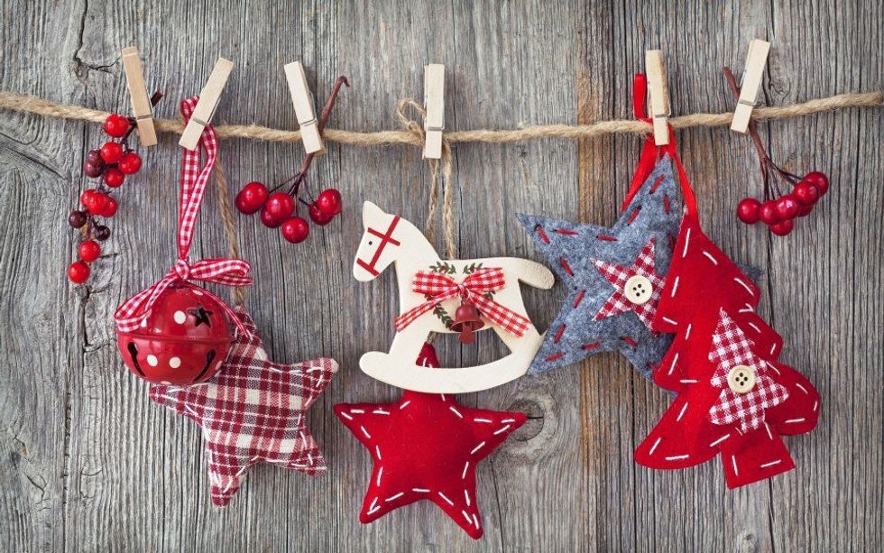 10 DIY Christmas Decorations That Won't Break the Bank