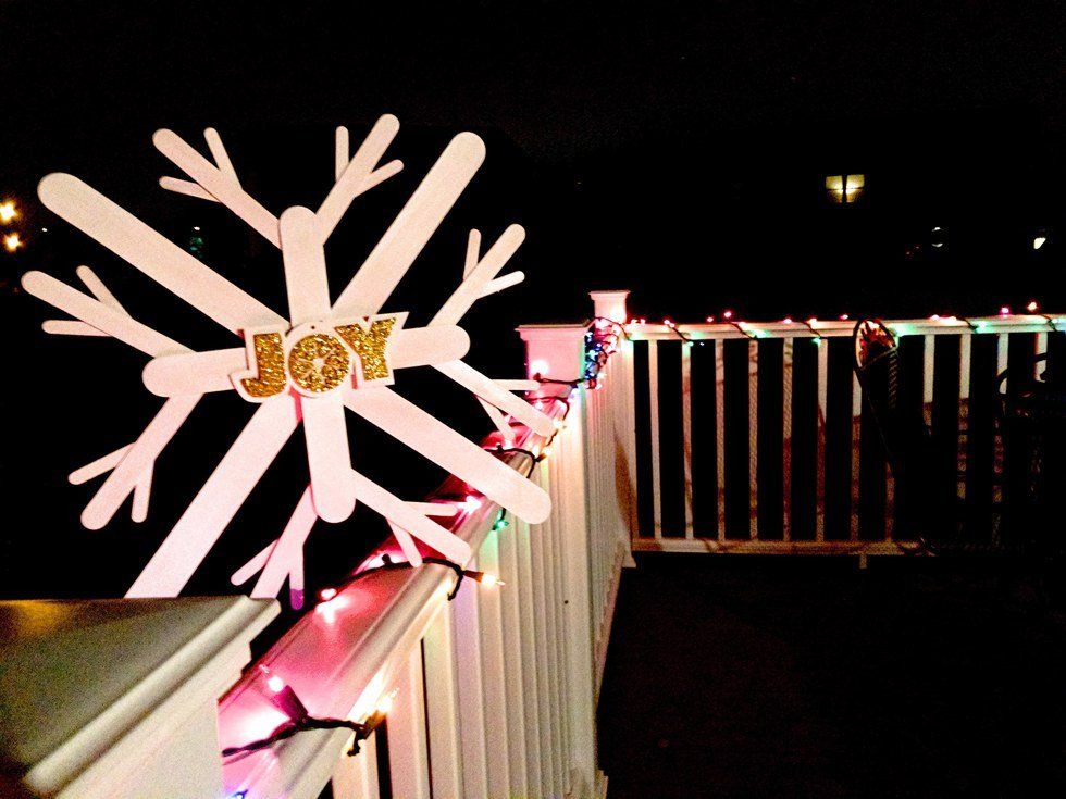 Basic Steps To A DIY Snowflake Decoration