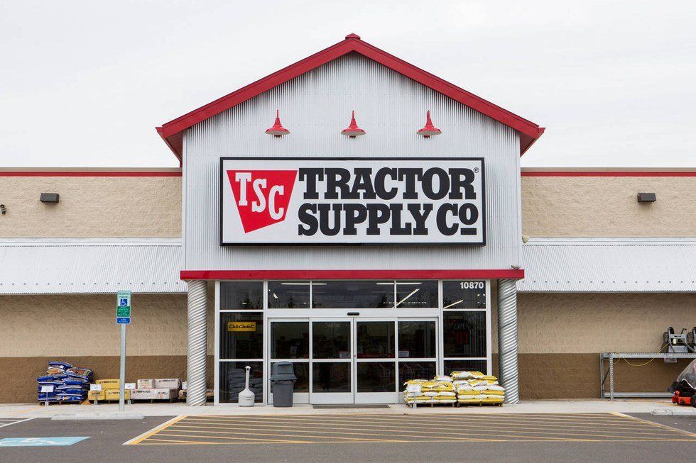 10 Things Girls That Work At Tractor Supply Know