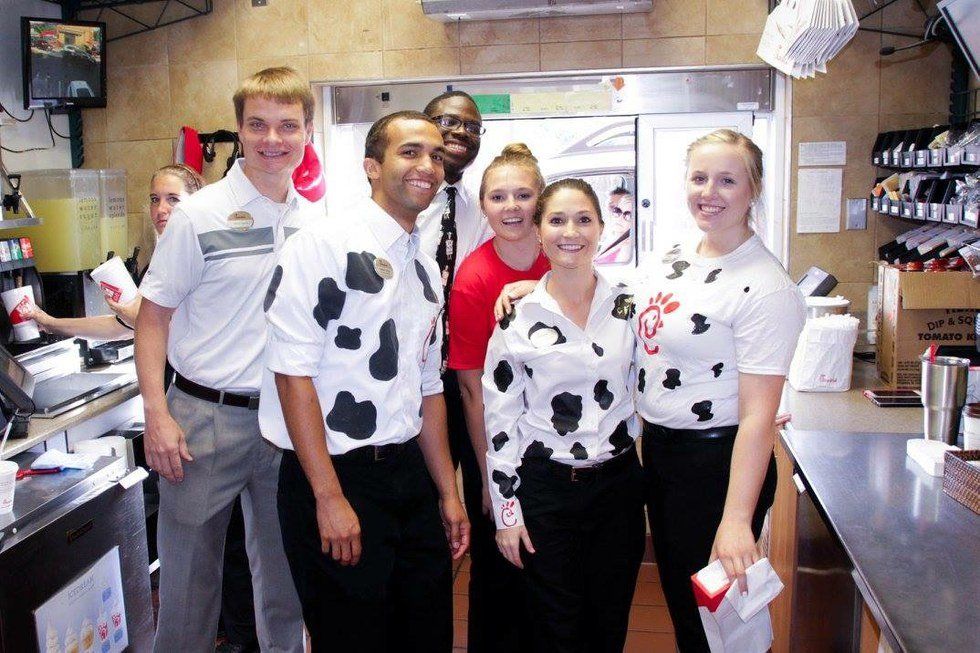 10 Struggles Only Fast-Food Employees Will Understand