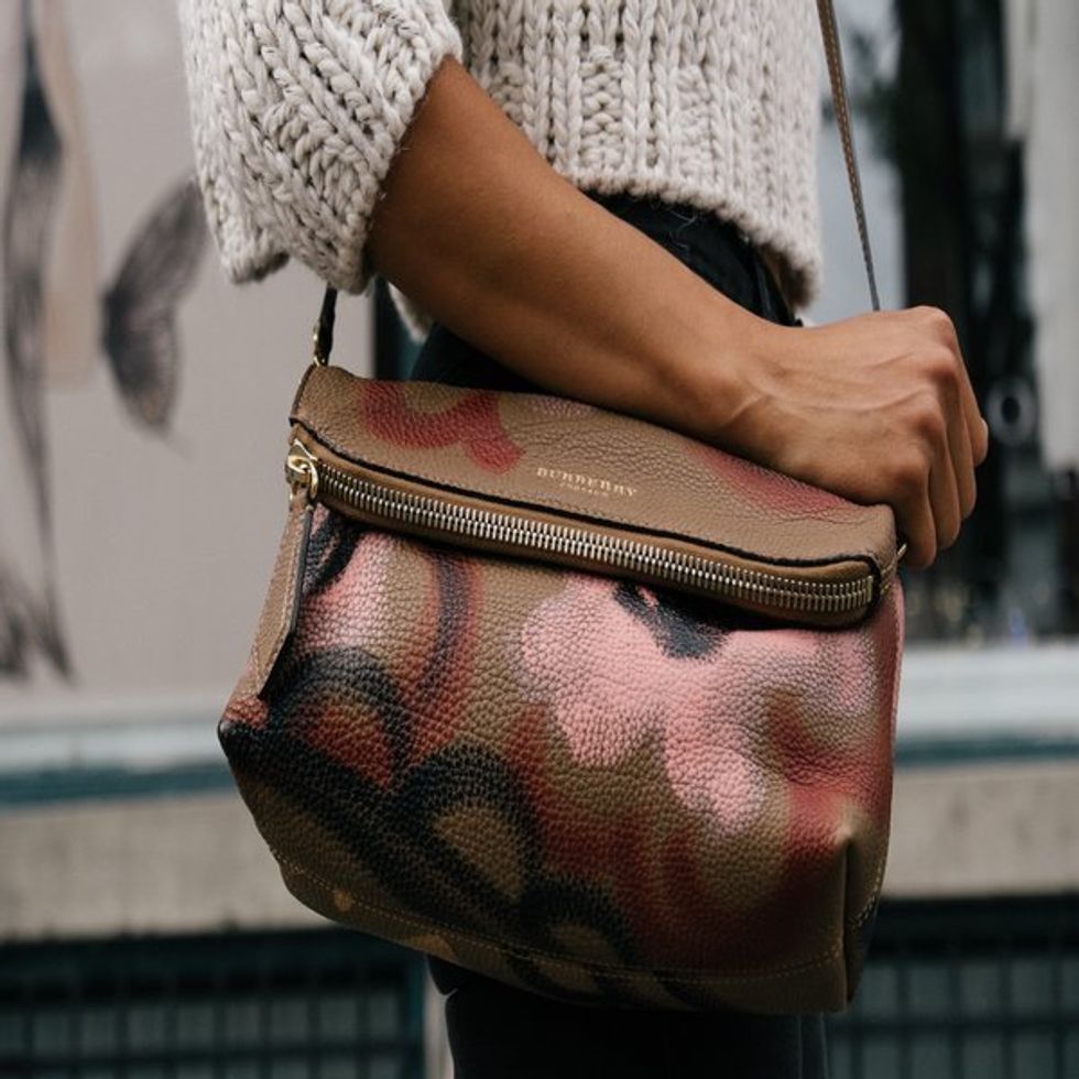 16 Things Every Woman Should Keep In Her Purse