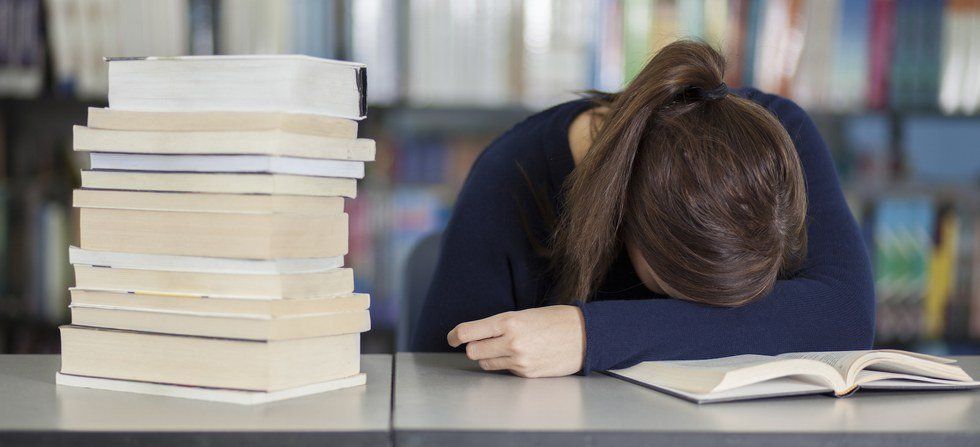 20 Thoughts Everyone Has While Studying