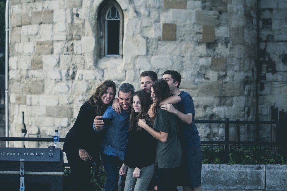 5 Things You Know If You Have 4+ Siblings