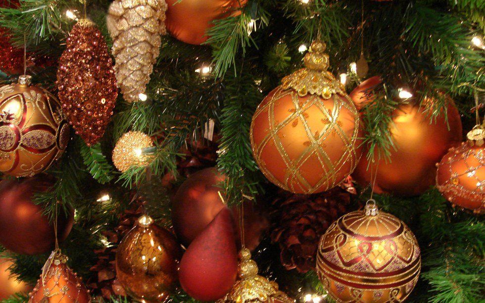 The 5 Pros and 5 Cons To The Holiday Season