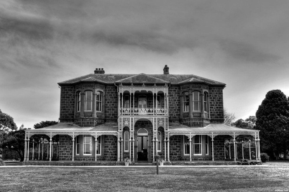 The Holloway Mansion - Short Horror Story