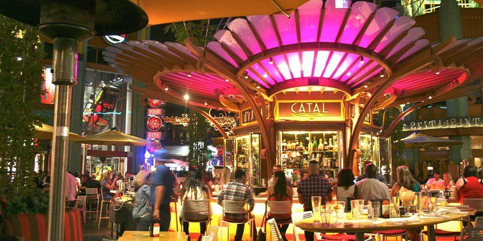 7 Reasons Too Go To Downtown Disney On A Friday Night