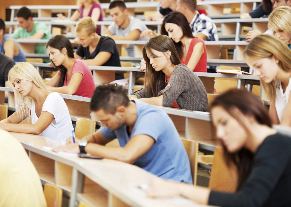 6 Thoughts You Have While Sitting In Class