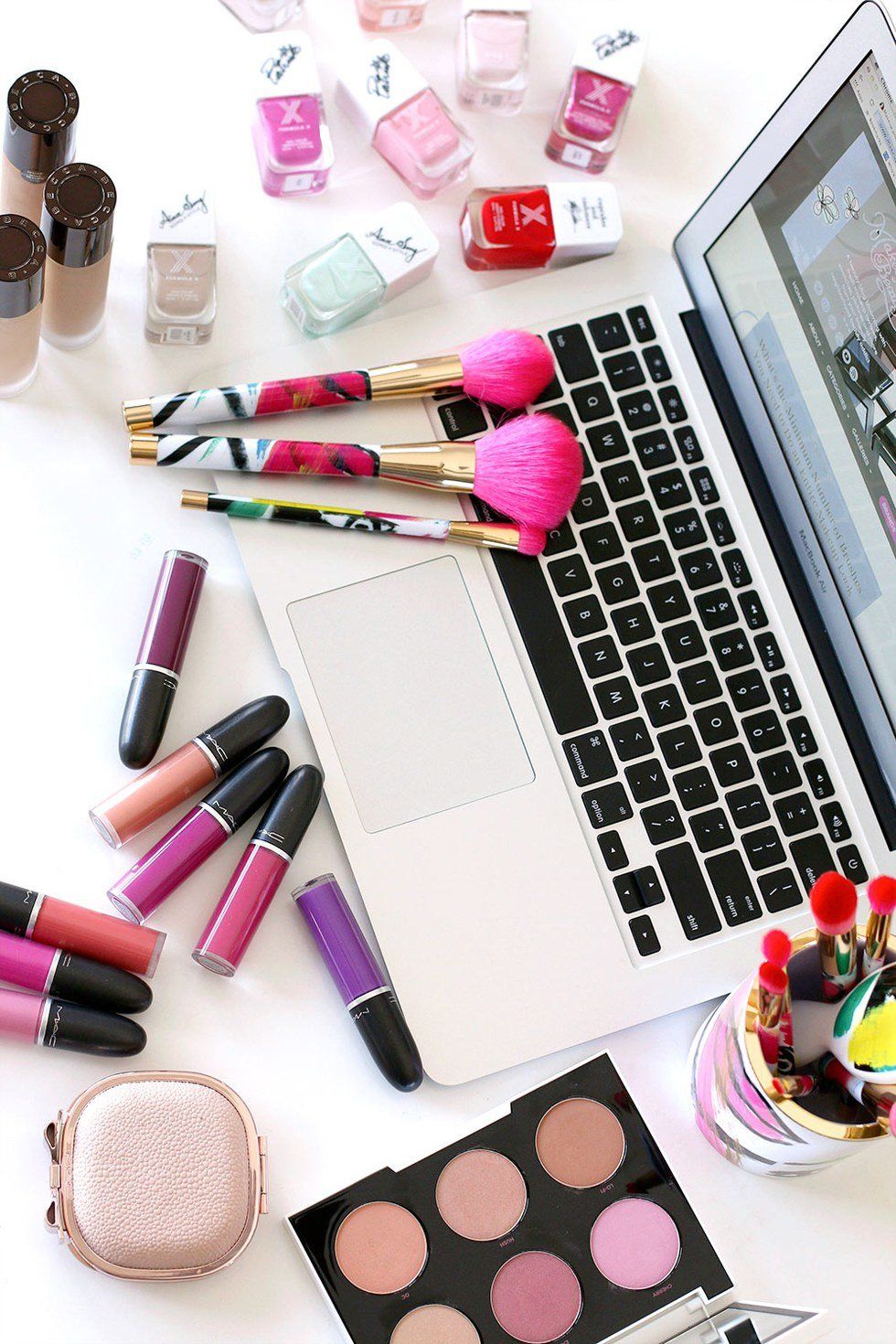 Top Beauty Bloggers That Will Brighten Your Lives