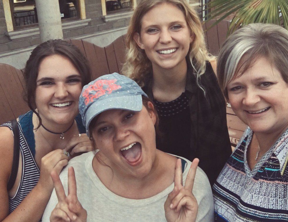 7 Reasons Why Having Older Sisters Is The Best