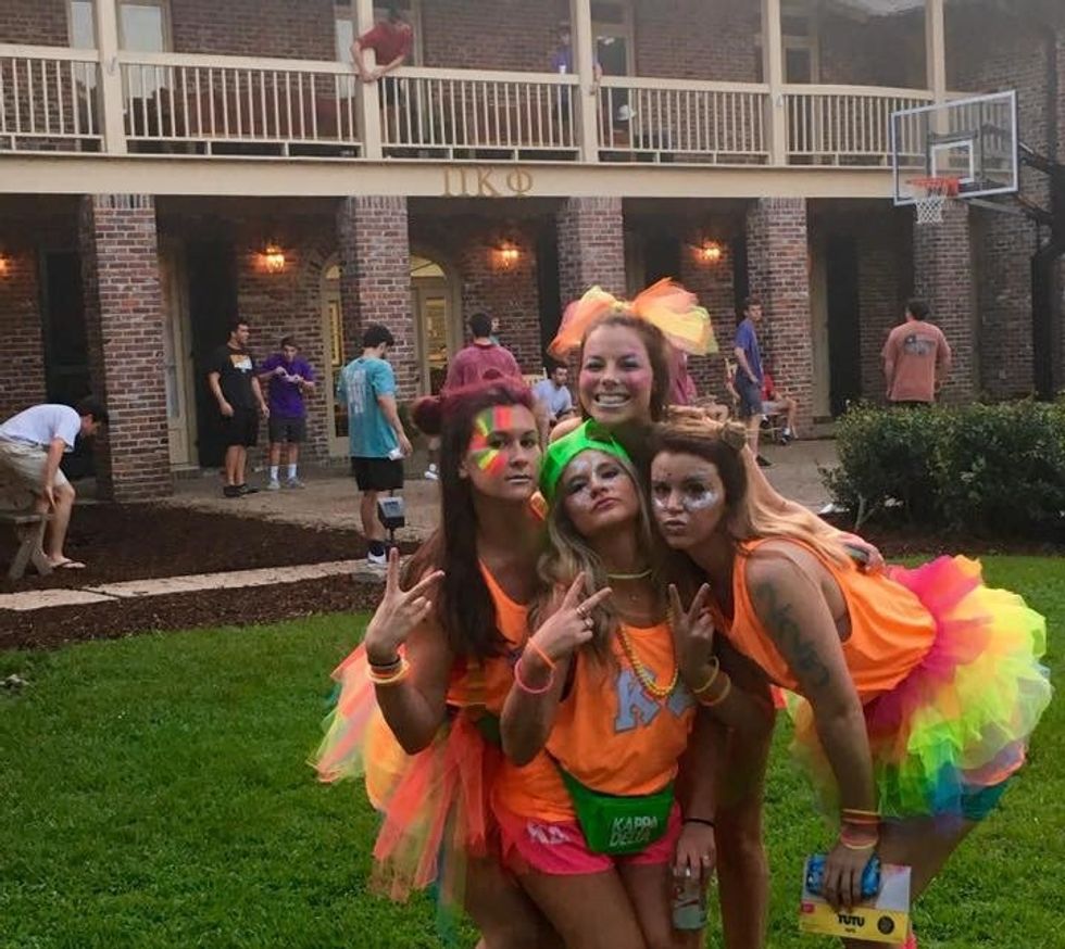 8 Thoughts Every Girl Has In A Frat House