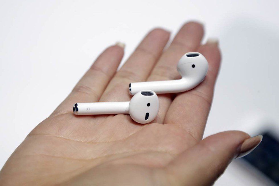 7 Reasons Why People Hate The New AirPods