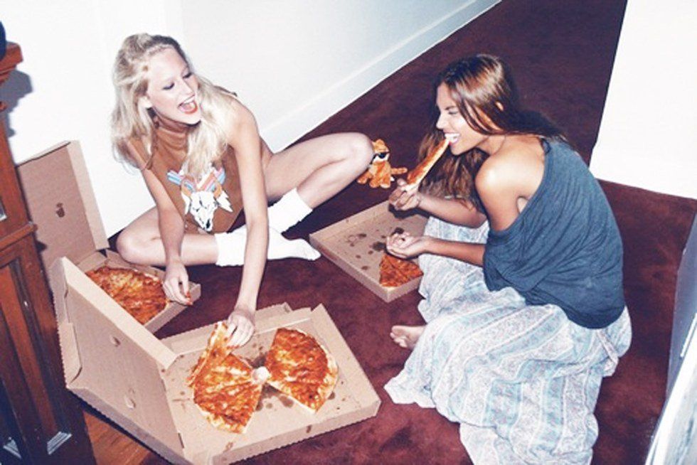 18 Questions To Ask Your Random College Roommate