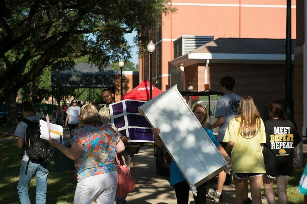 What It's Really Like On Freshman Move In Day