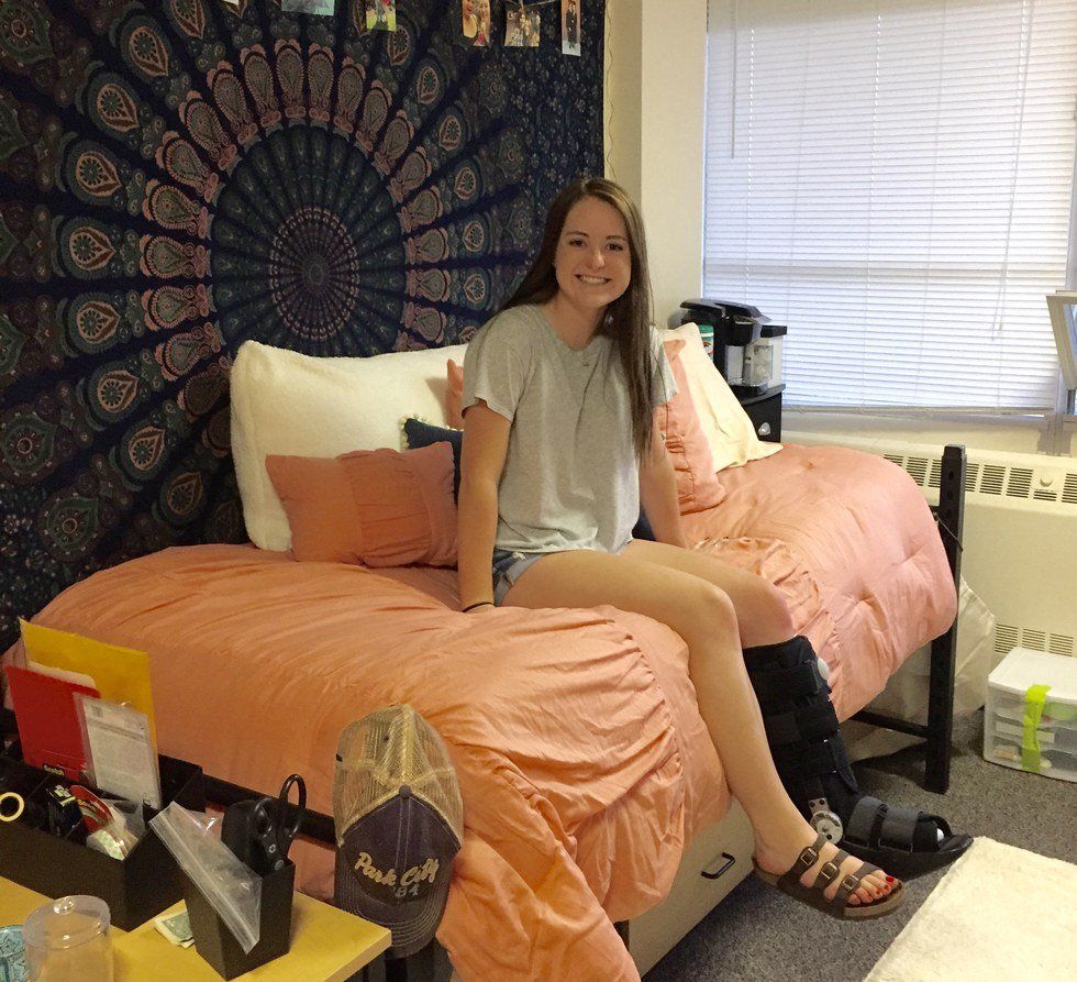 23 Thoughts You Have When You Start College On A Knee Scooter