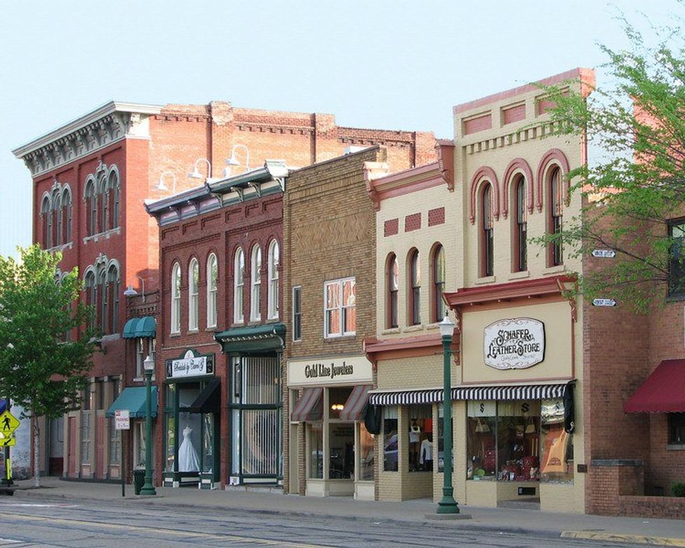 15 Best And Worst Things About Living In A Small Town