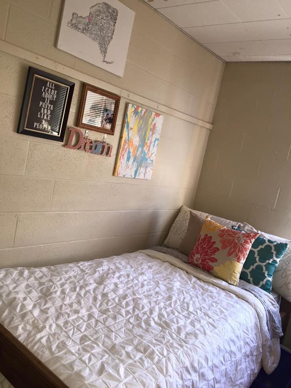 The Dos And Don'ts Of A College Dorm Room