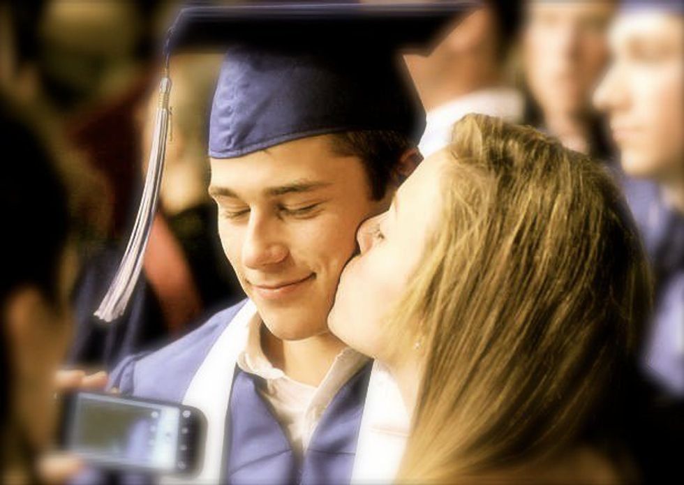 11 Things You Know When Your Boyfriend Graduates Before You