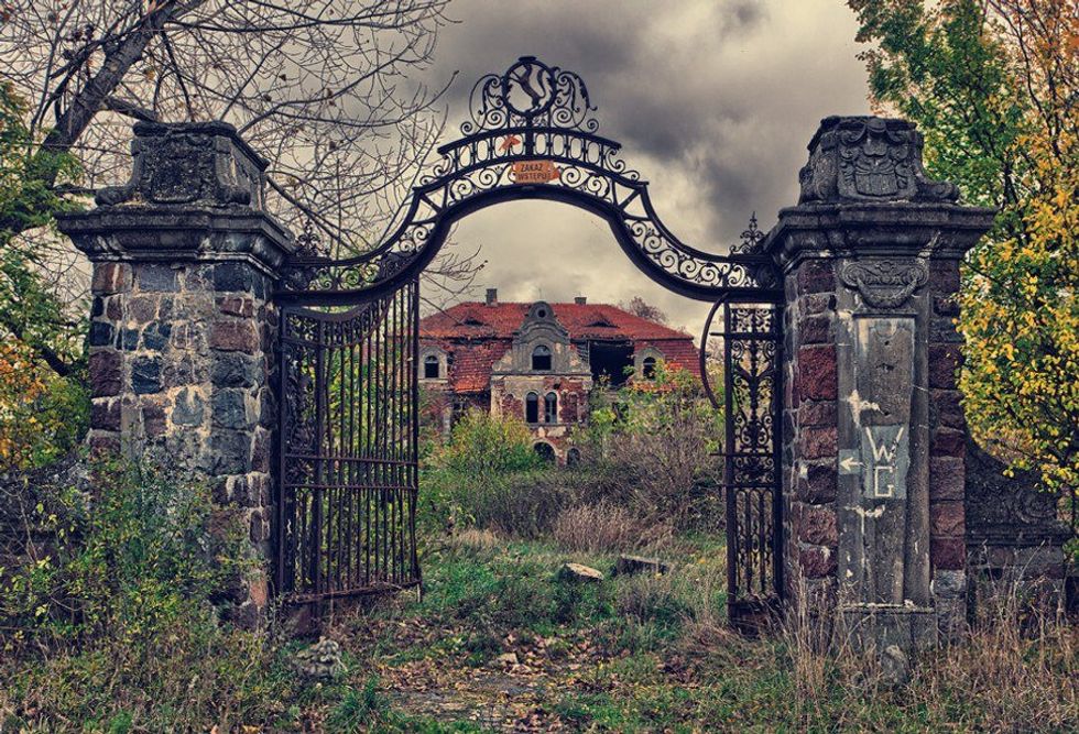 5 Beautiful and Eerie Abandoned Places