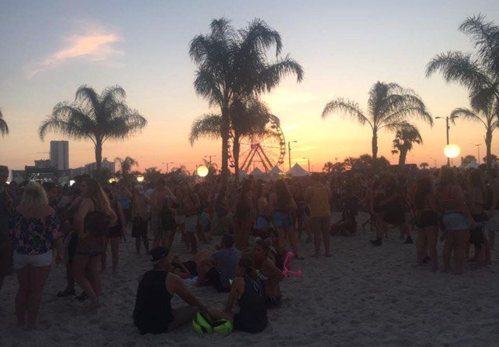 10 Stages of a Music Festival