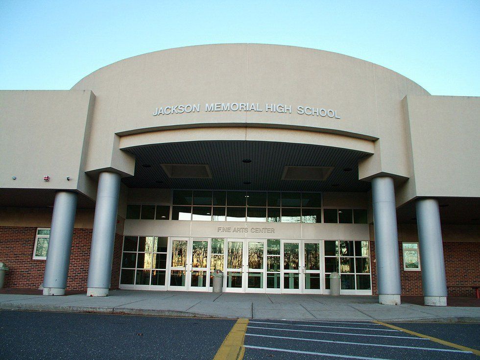 18 Signs You Attended Jackson Memorial High School