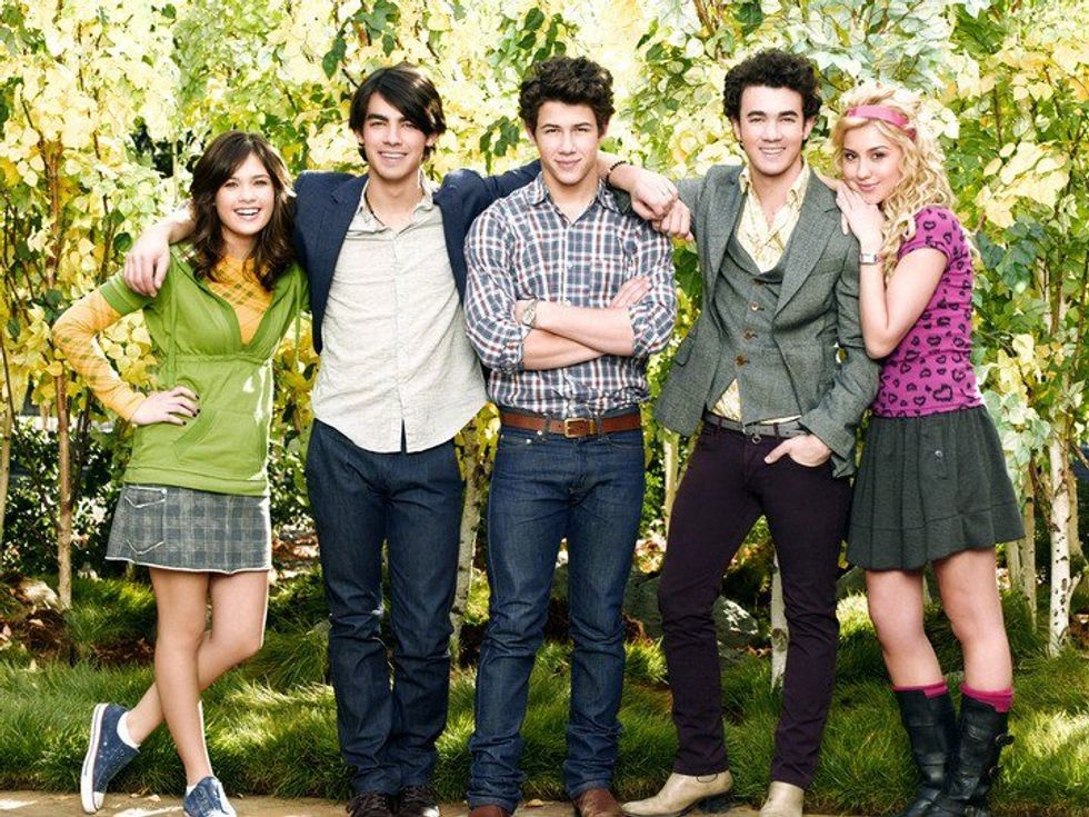 Freshman Year, Explained By "Jonas" The TV Show