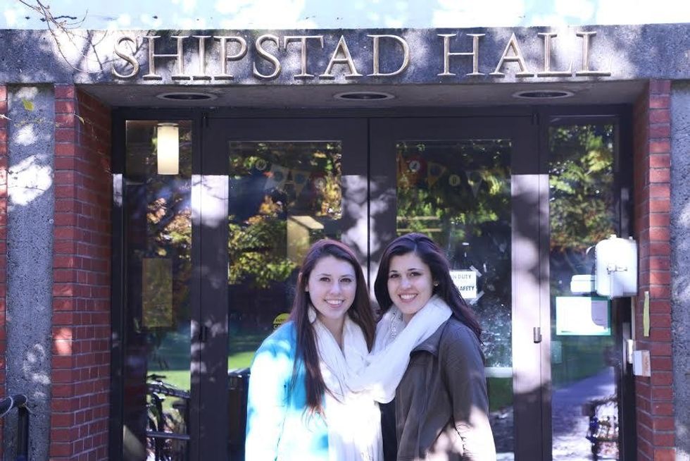 8 Reasons Why Going To The Same College As Your Older Sibling Is The Best