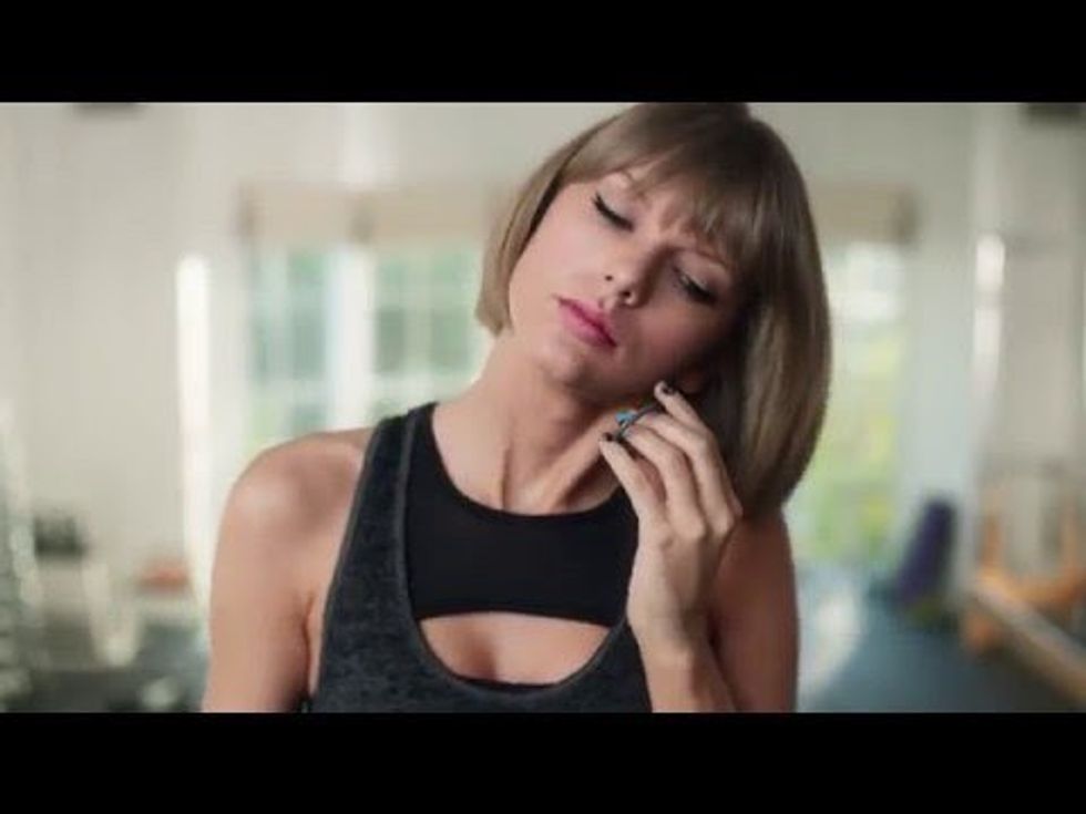 16 Moments That Are Less Awkward Than Taylor Swift's New Commercial