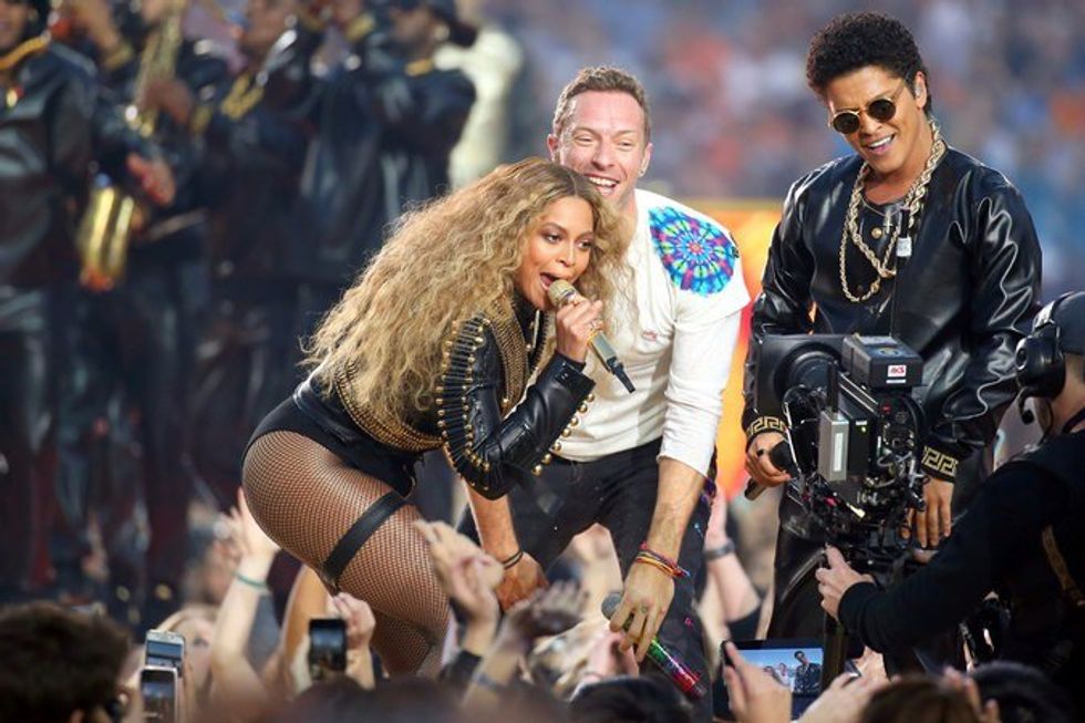 20 Thoughts I Had During The Super Bowl Halftime Show