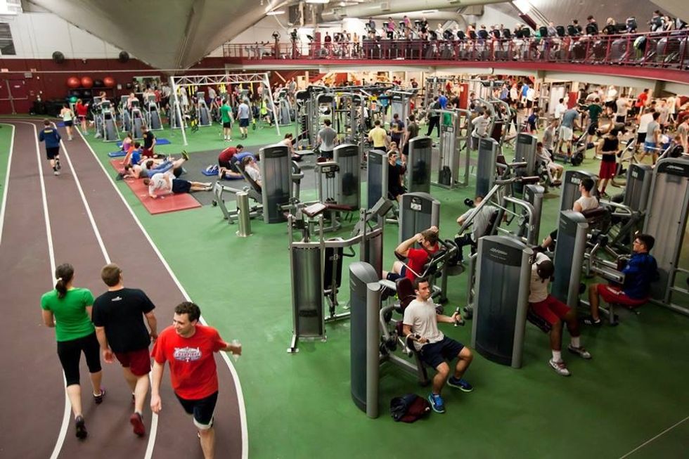 Working Out in a College Gym: The Top Dos and Don'ts