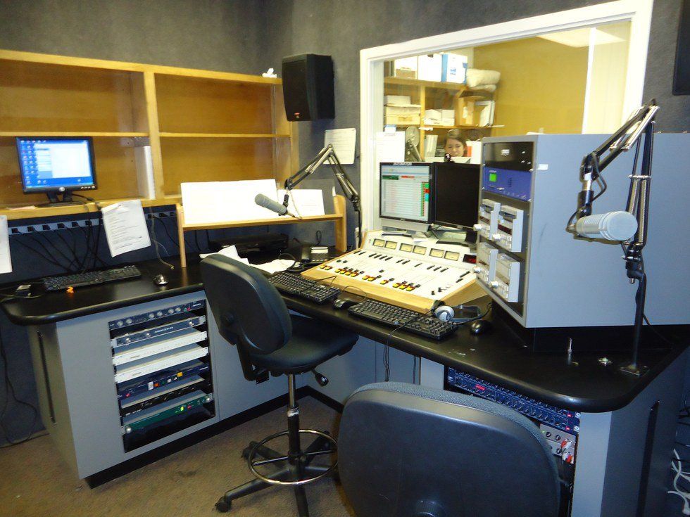 Why You Should Be A Part Of Your School’s Radio Station