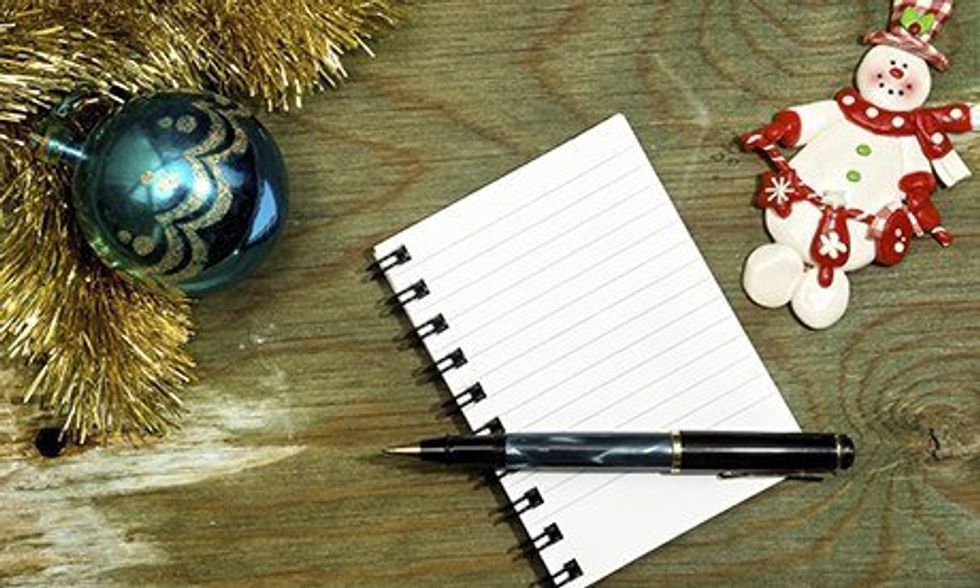 10 Ways To Enjoy The Holiday Season While Simultaneously Studying For Finals