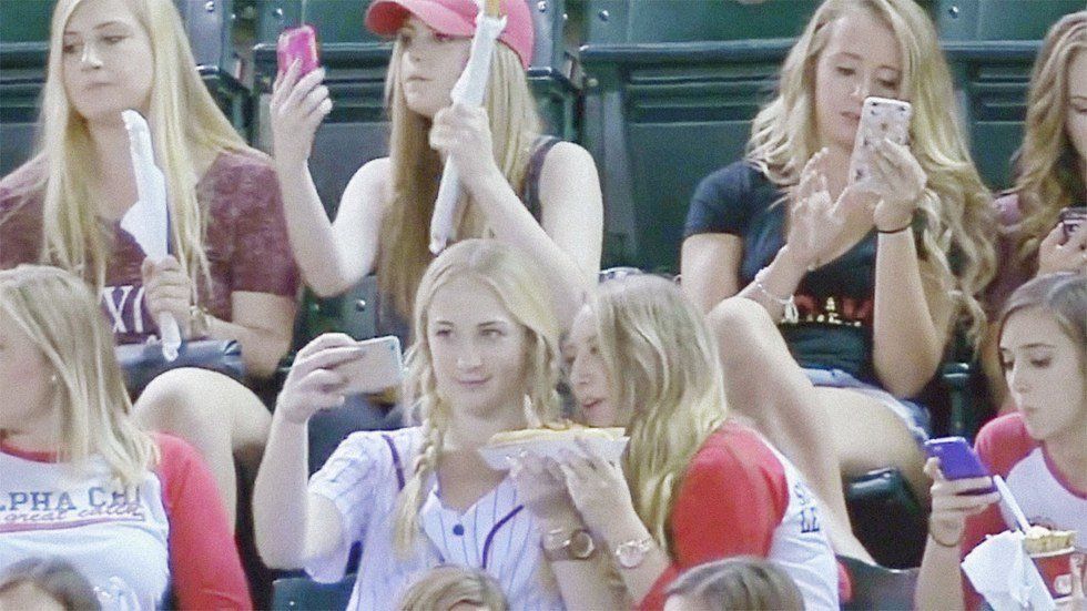 Selfie-Taking Sorority Girls Do the Right Thing