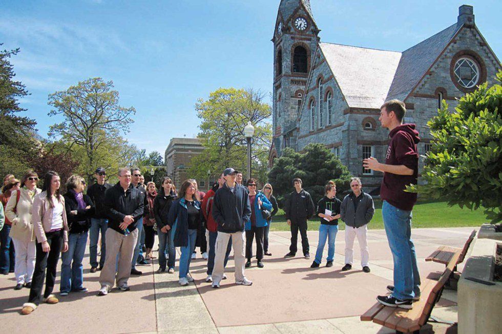 22 Thoughts Every College Tour Guide Has