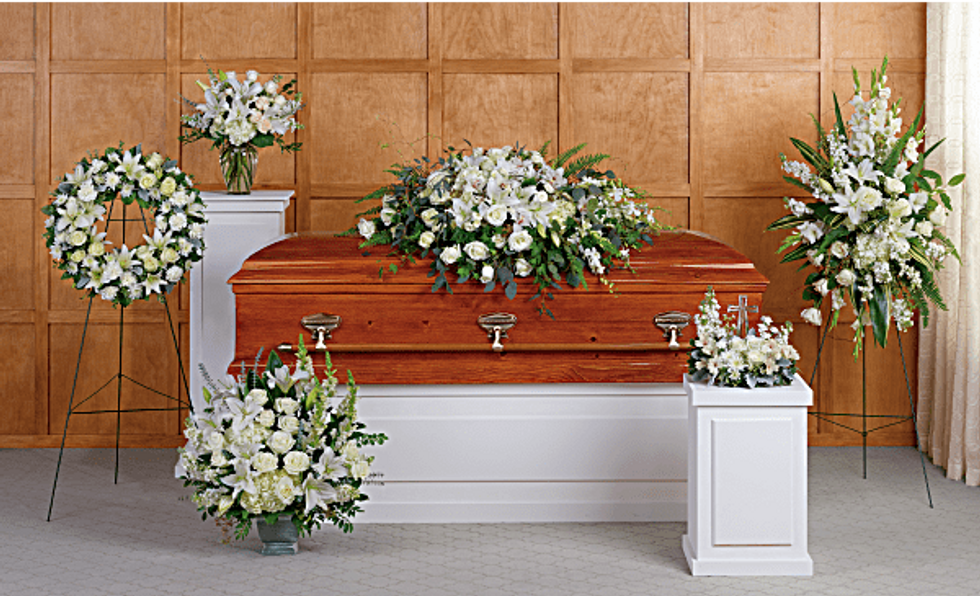 Few Tips to Choose Sympathy Flowers for a Funeral