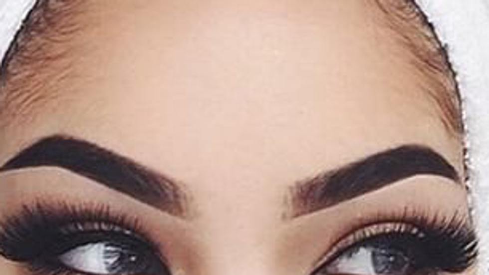 5 Things You Understand If You Draw On Your Eyebrows